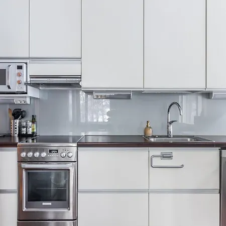 Beautiful 1br Near Center With Free Parking