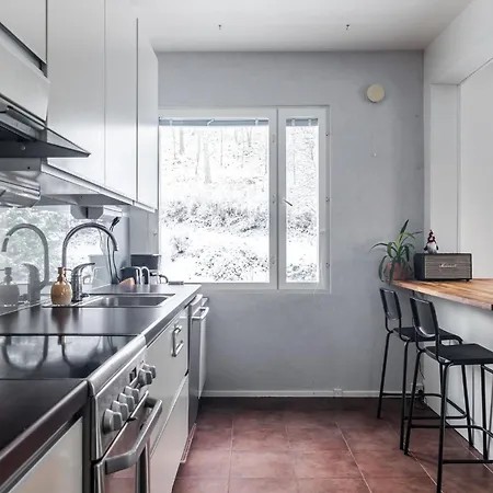 Beautiful 1br Near Center With Free Parking *