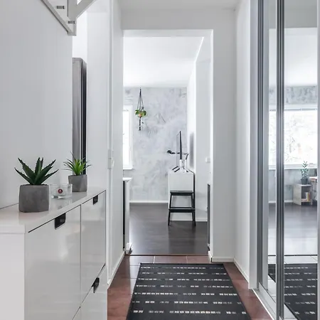 Beautiful 1br Near Center With Free Parking