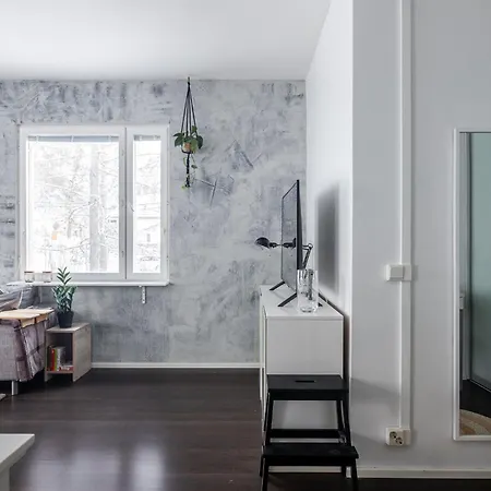 Beautiful 1br Near Center With Free Parking *