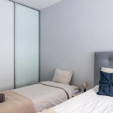 Beautiful 1br Near Center With Free Parking